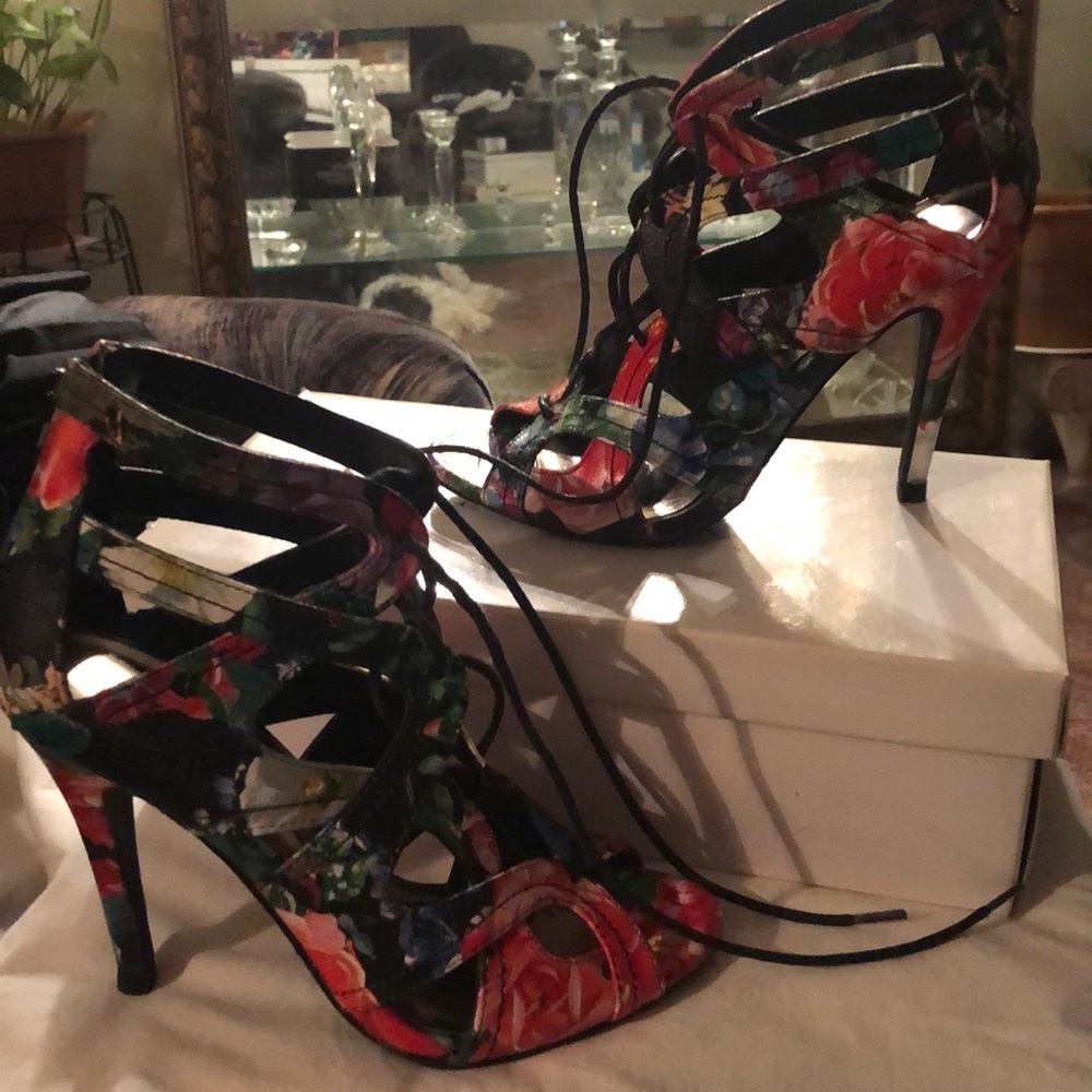 Shoe - Picture 3 of 3